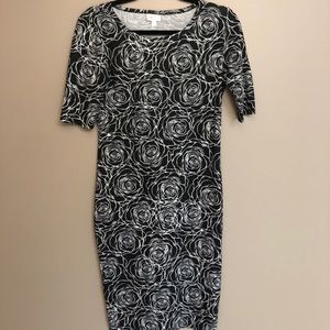LuLaRoe black and white rose dress